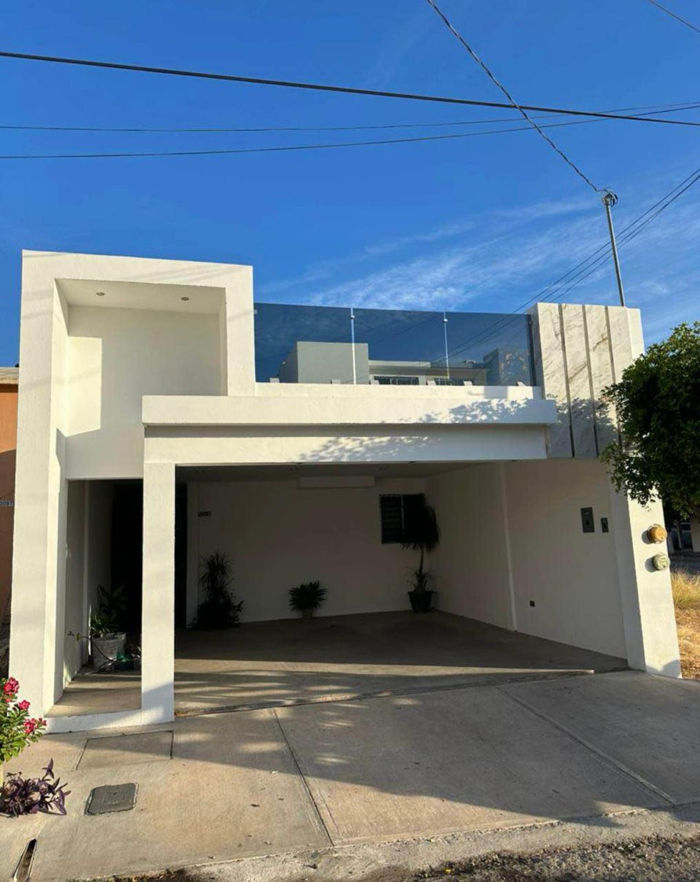 Fachada residencial remodelada por CONSPAC
